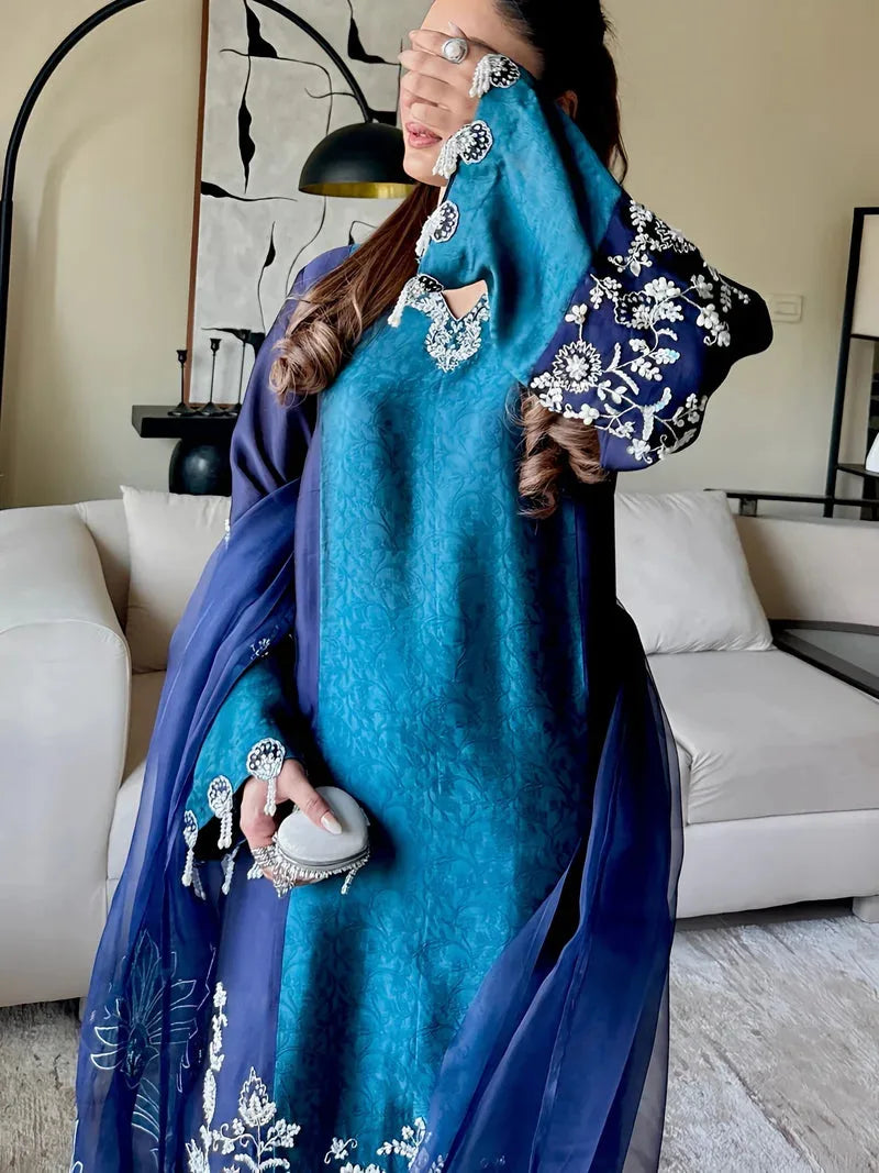 Muntaha by Shanzay Fahad | Iffat Silk Edit | Hirat - Silk