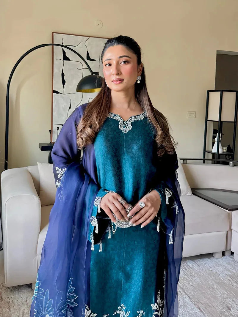 Muntaha by Shanzay Fahad | Iffat Silk Edit | Hirat - Silk