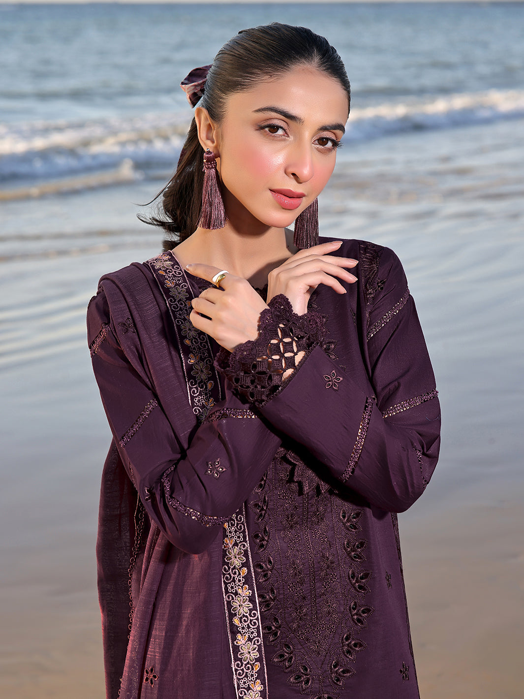 Izel | Saahil Signature Lawn 24 | CAIA
