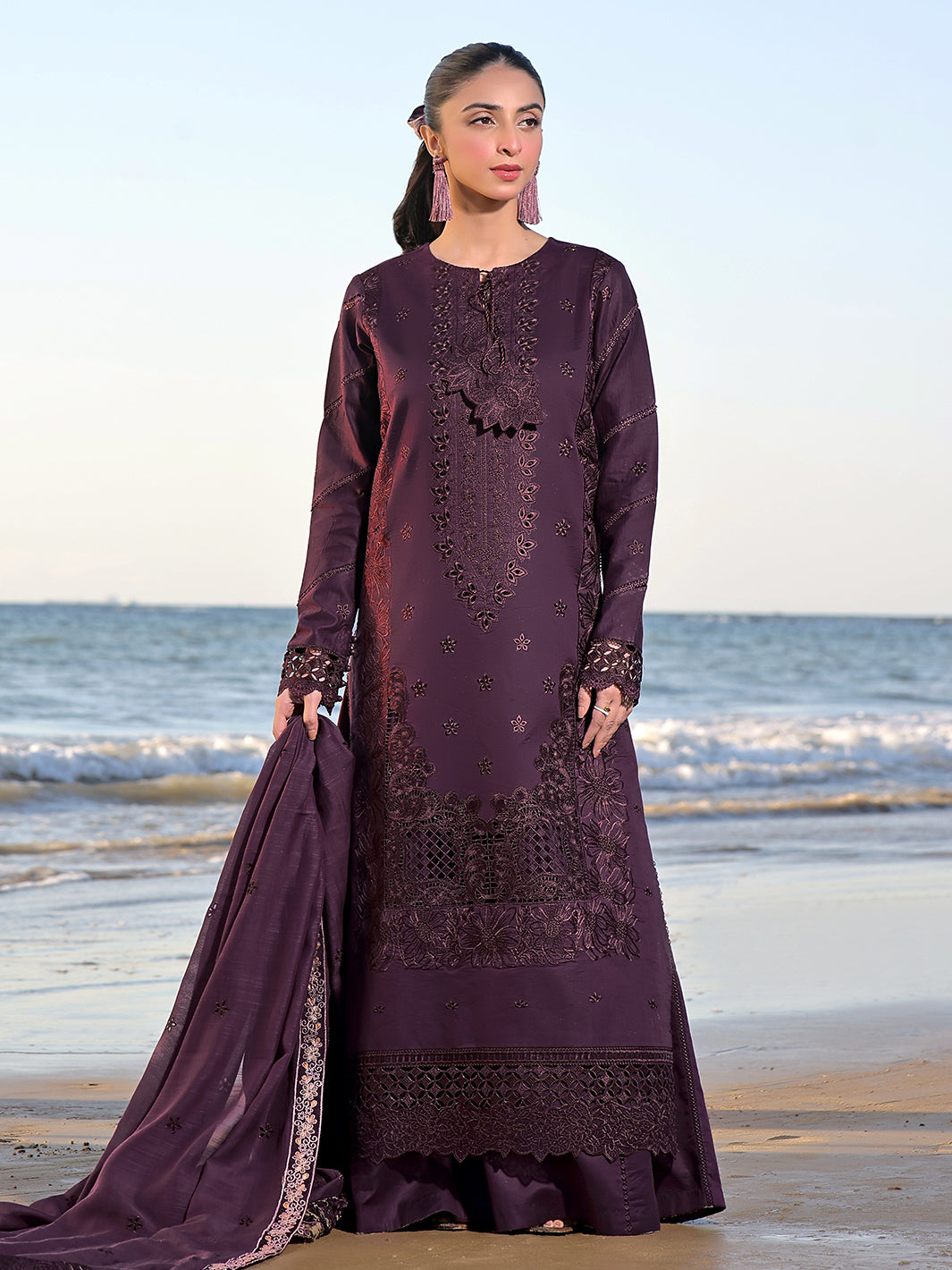 Izel | Saahil Signature Lawn 24 | CAIA