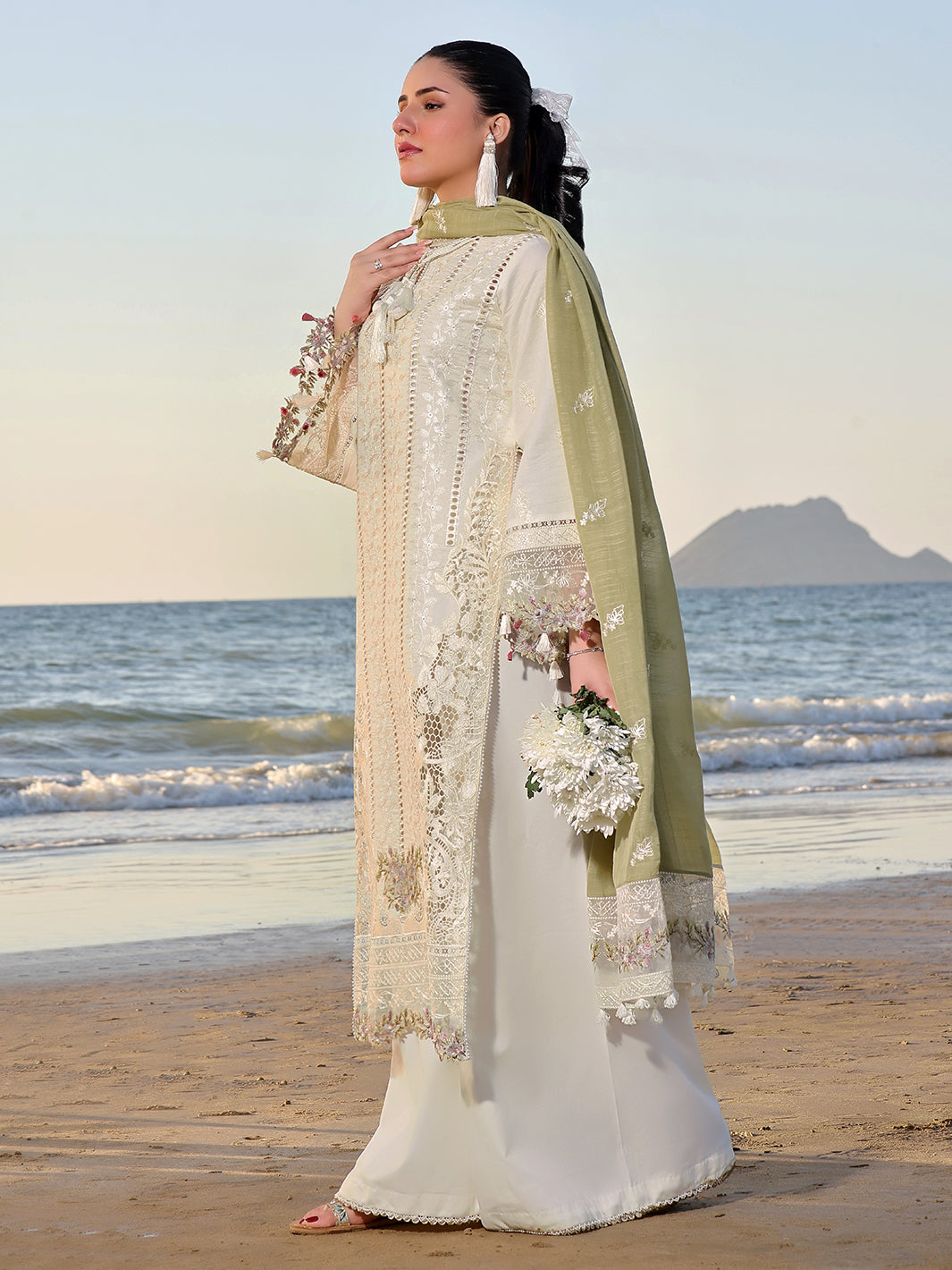 Izel | Saahil Signature Lawn 24 | FLOSSIE