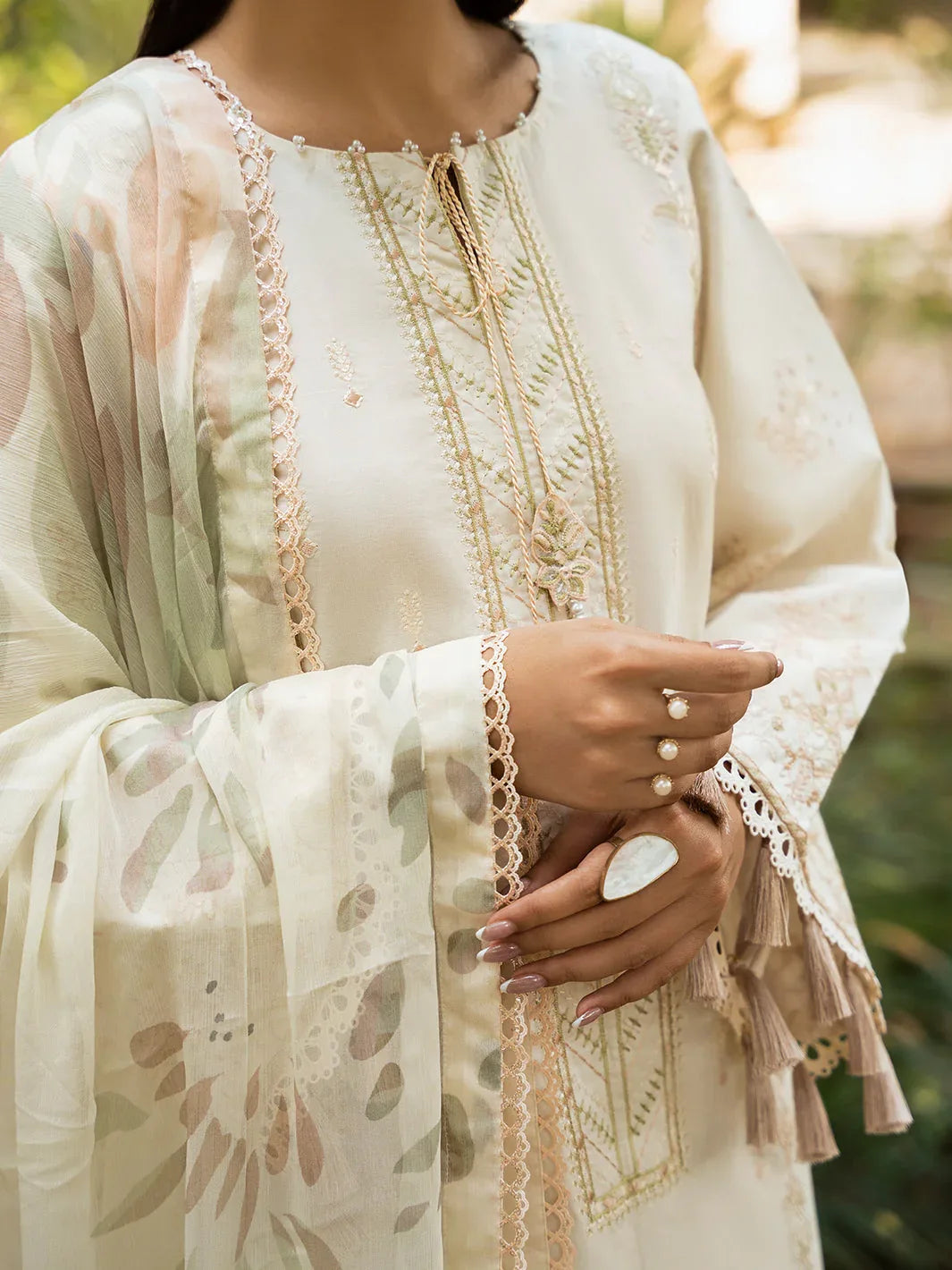 Izel | Dastak Luxury Lawn | MAAHAY - Rang-e-Khaas
