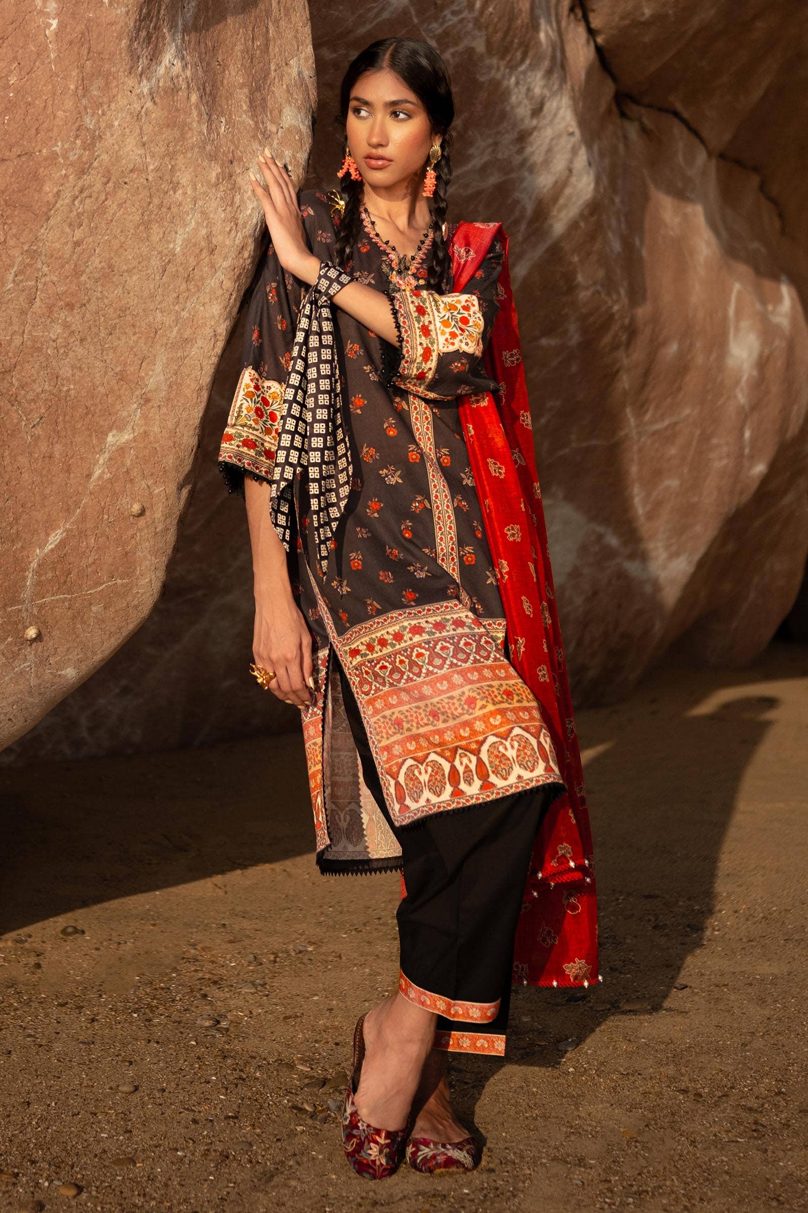Sana Safinaz | Mahay Spring 24 | H241-017A-2BK - Rang-e-Khaas