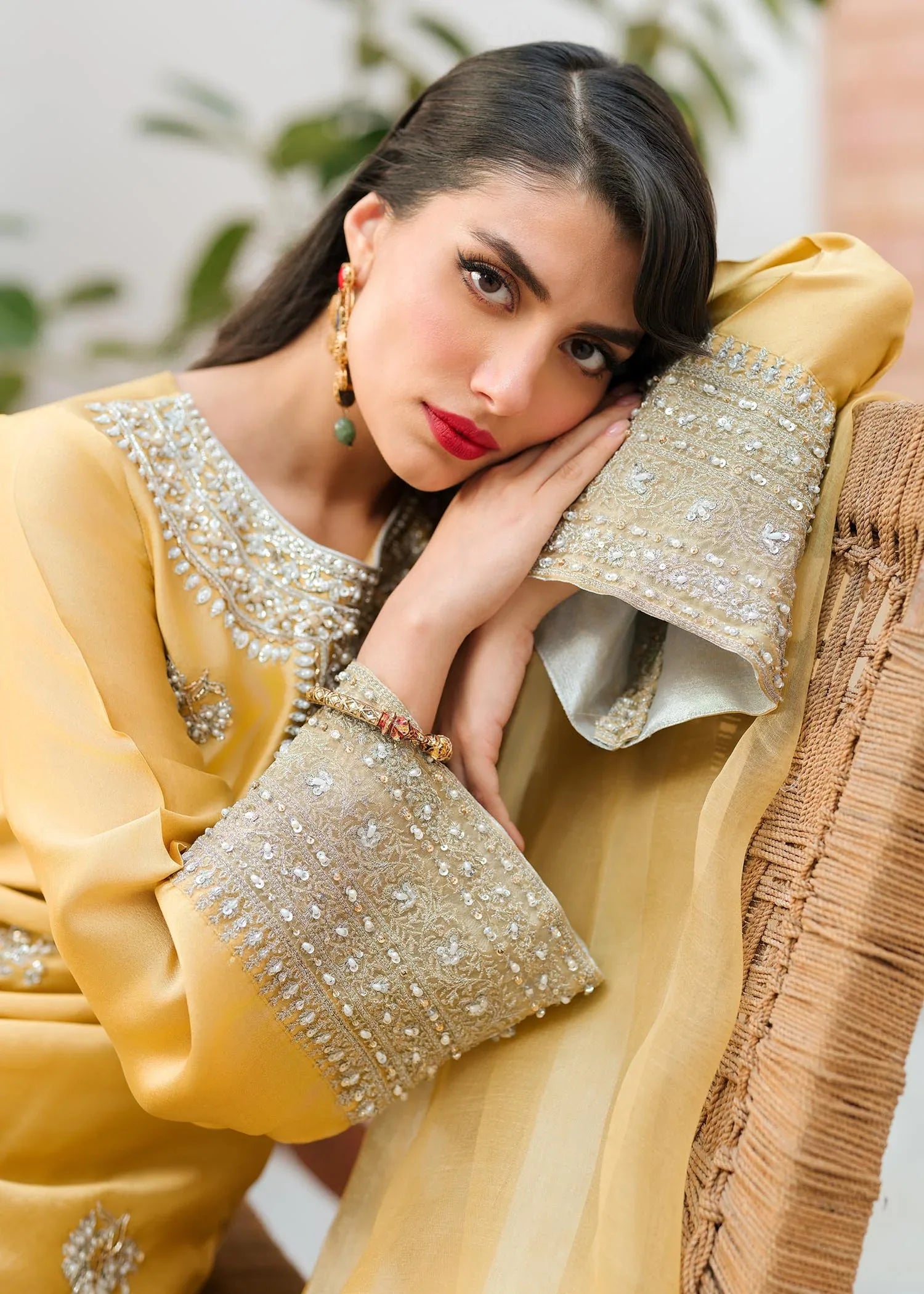 Mahum Asad | Raising The Bar | Bombshell - Rang-e-Khaas