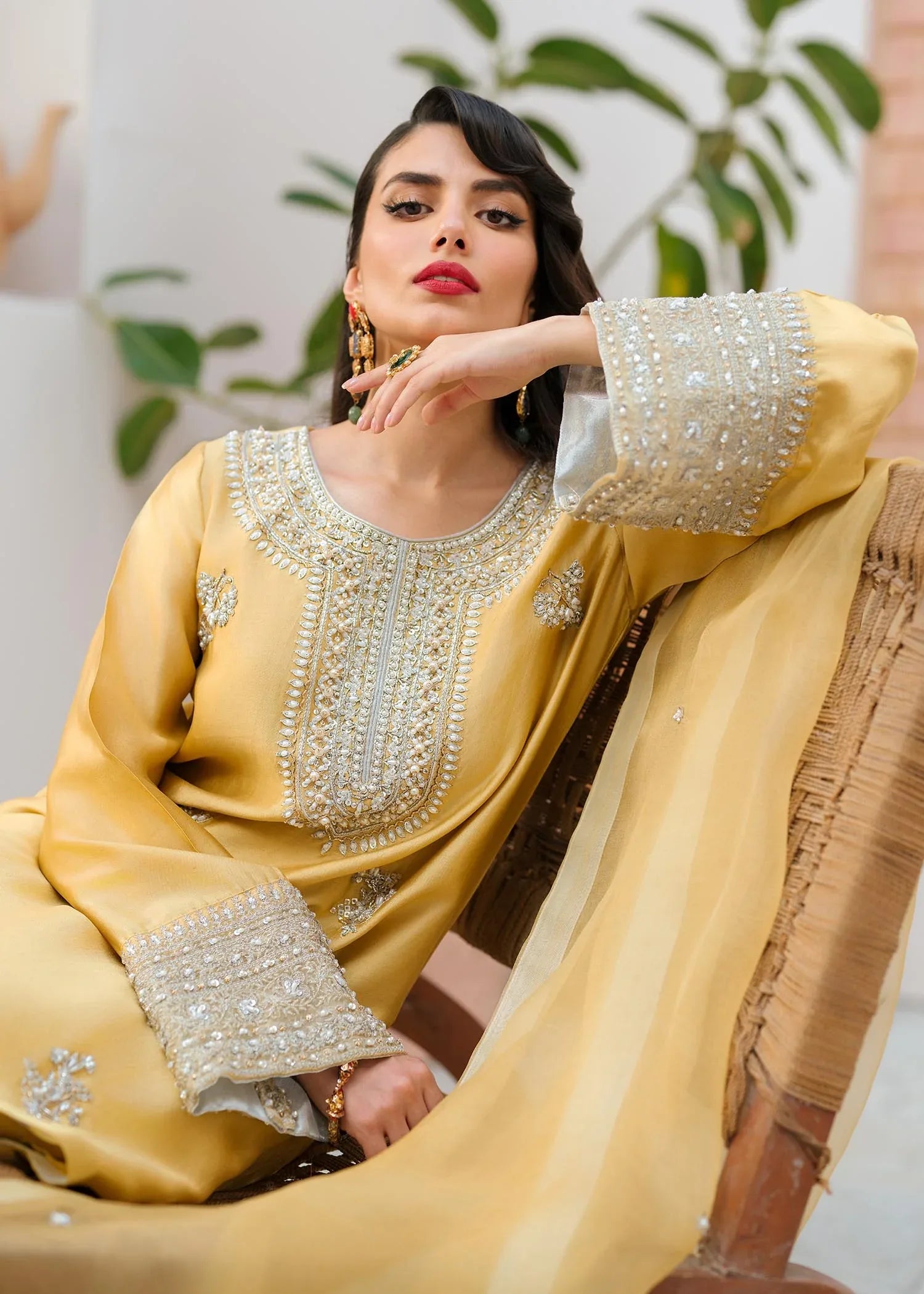 Mahum Asad | Raising The Bar | Bombshell - Rang-e-Khaas
