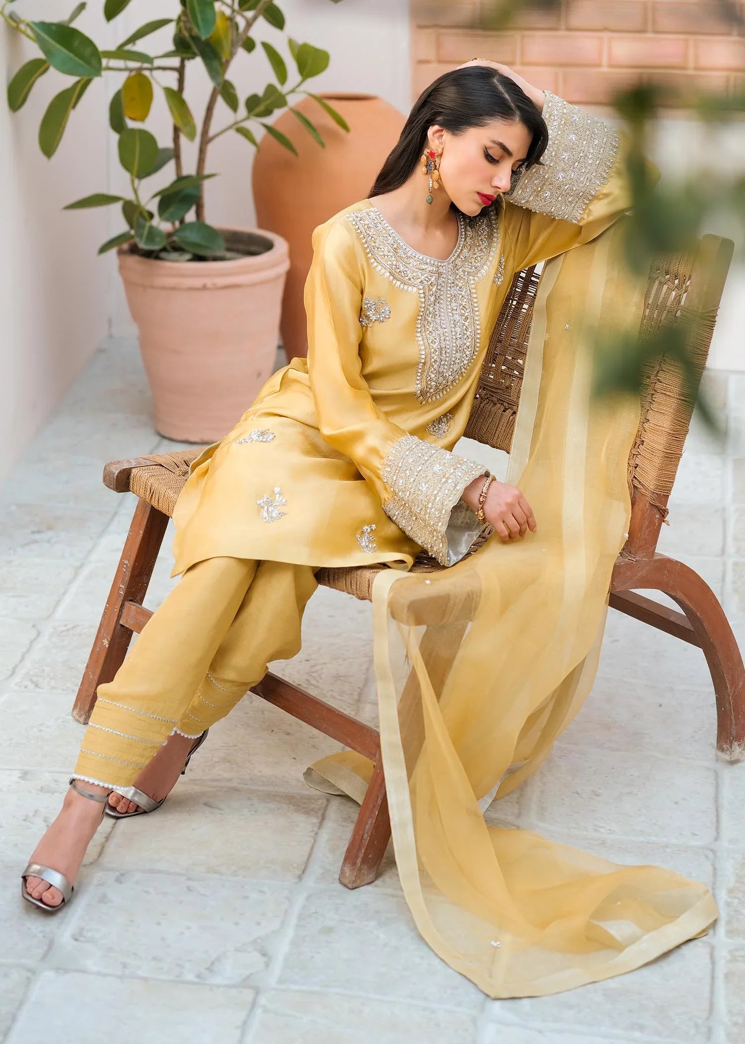 Mahum Asad | Raising The Bar | Bombshell - Rang-e-Khaas