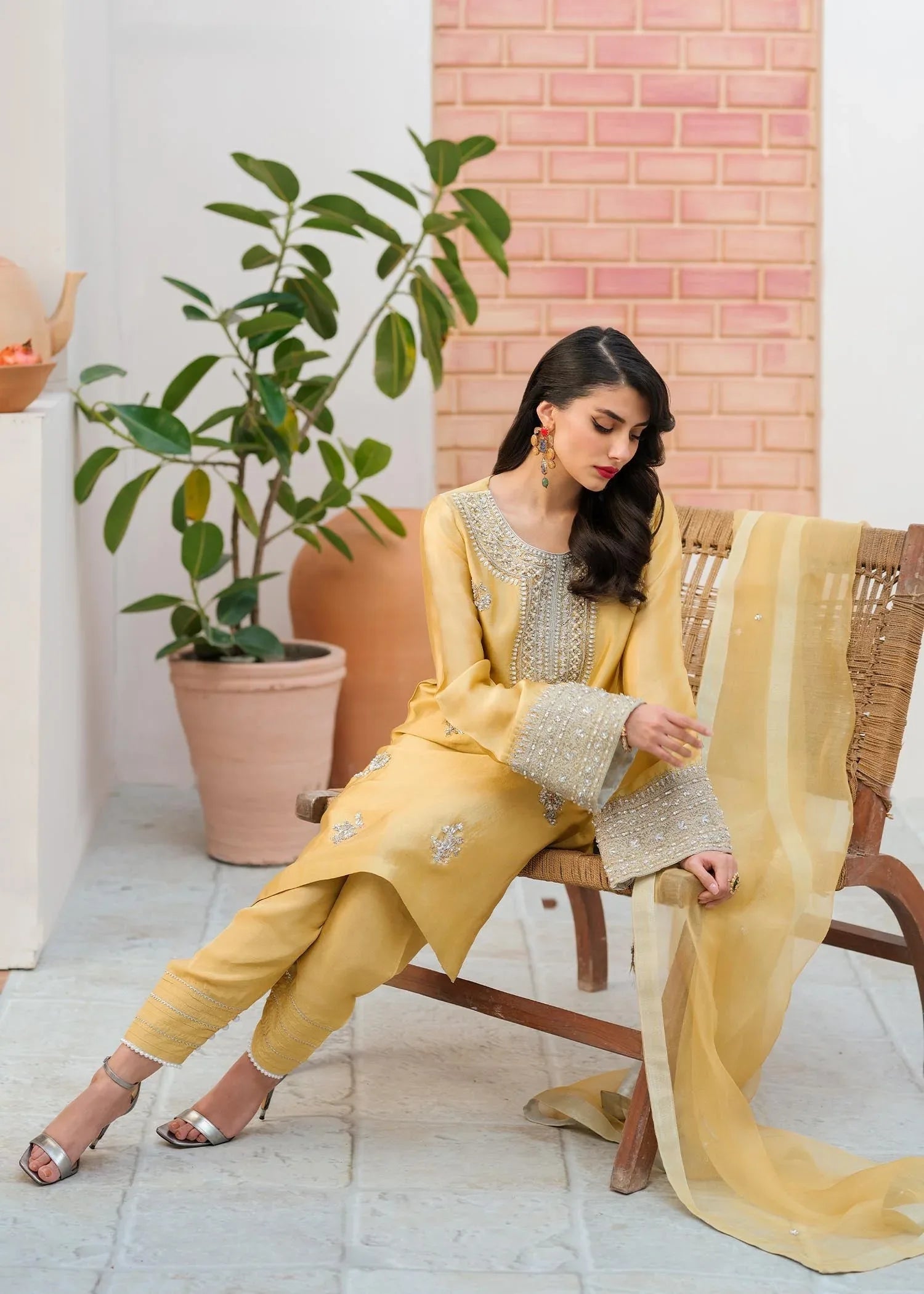 Mahum Asad | Raising The Bar | Bombshell - Rang-e-Khaas
