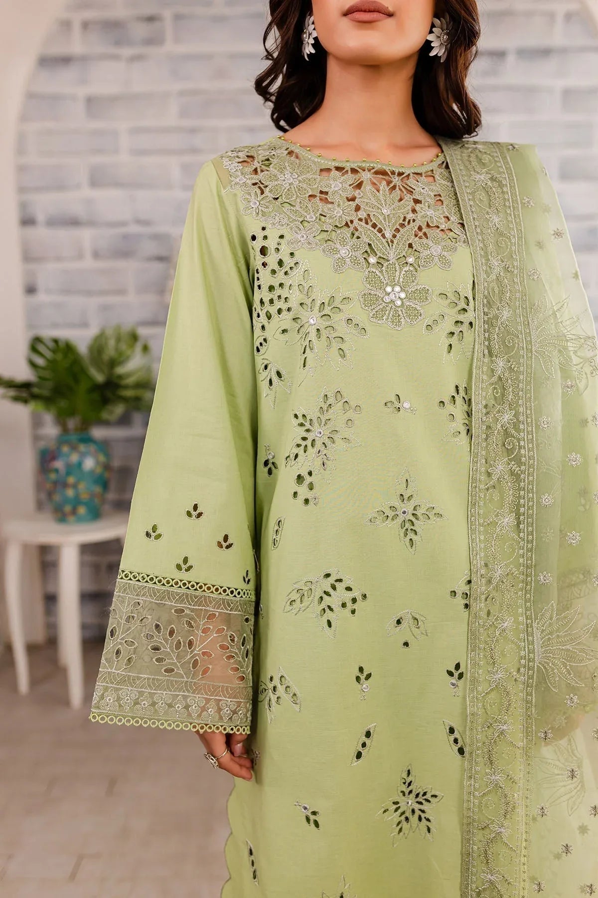 Nureh | Shades Of Summer | NP-490 - Rang-e-Khaas