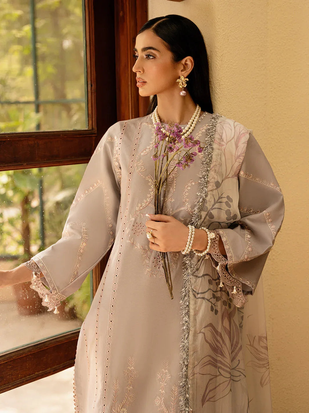 Izel | Dastak Luxury Lawn | SAAYE - Rang-e-Khaas