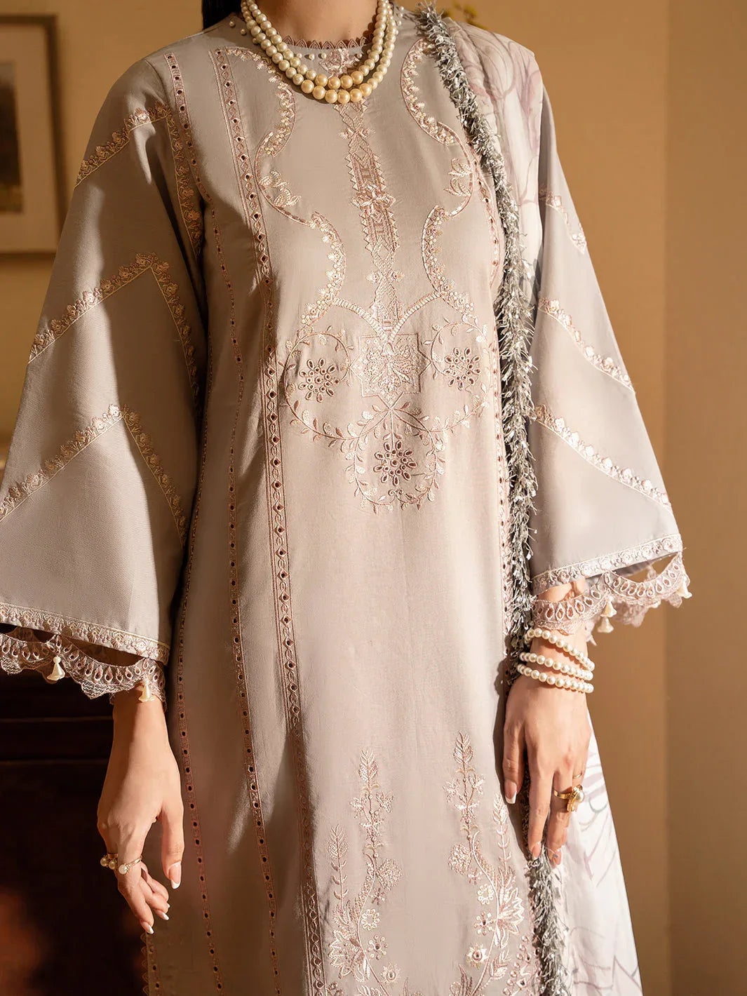 Izel | Dastak Luxury Lawn | SAAYE - Rang-e-Khaas