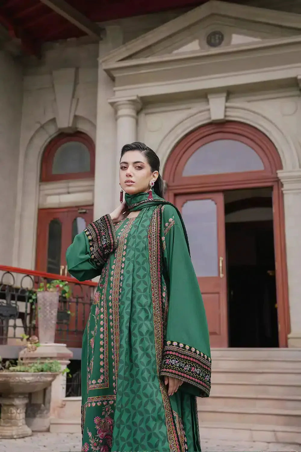 Saira Rizwan | Winter 23 | ISMAT SR-01 - Rang-e-Khaas