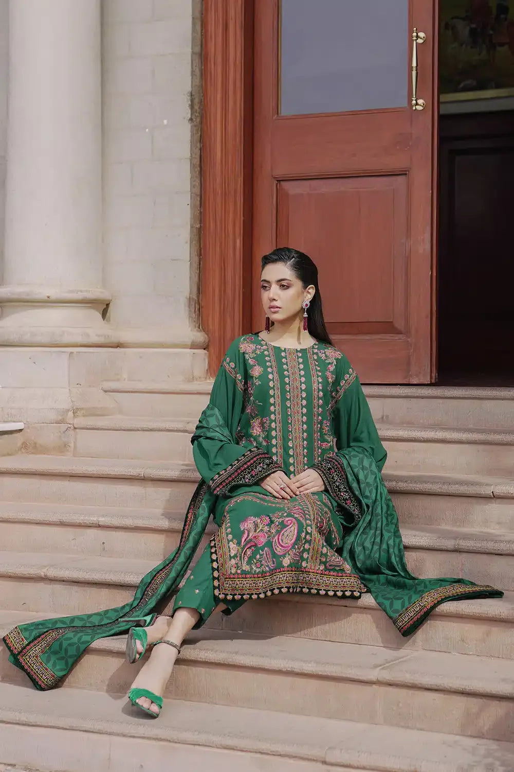 Saira Rizwan | Winter 23 | ISMAT SR-01 - Rang-e-Khaas