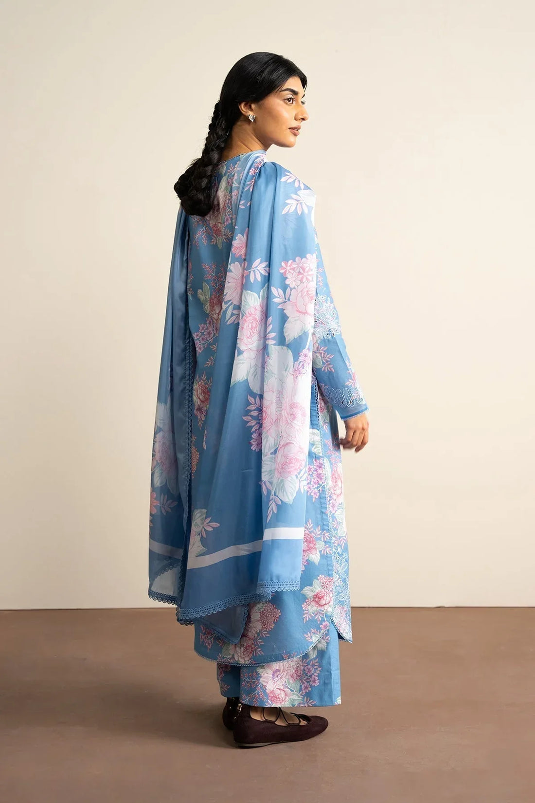 Ayzel | The Bare Minimum | MISTELLE - Rang-e-Khaas