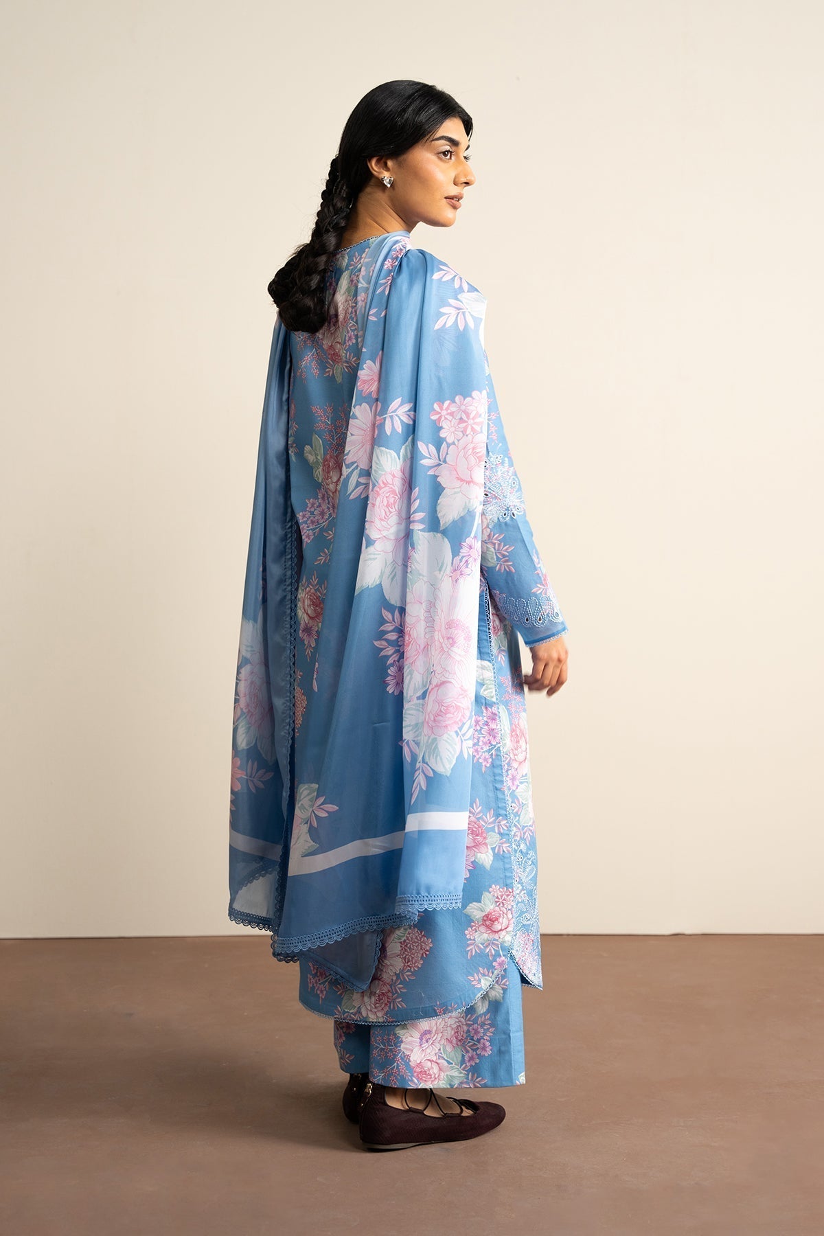 Ayzel | The Bare Minimum | MISTELLE - Rang-e-Khaas