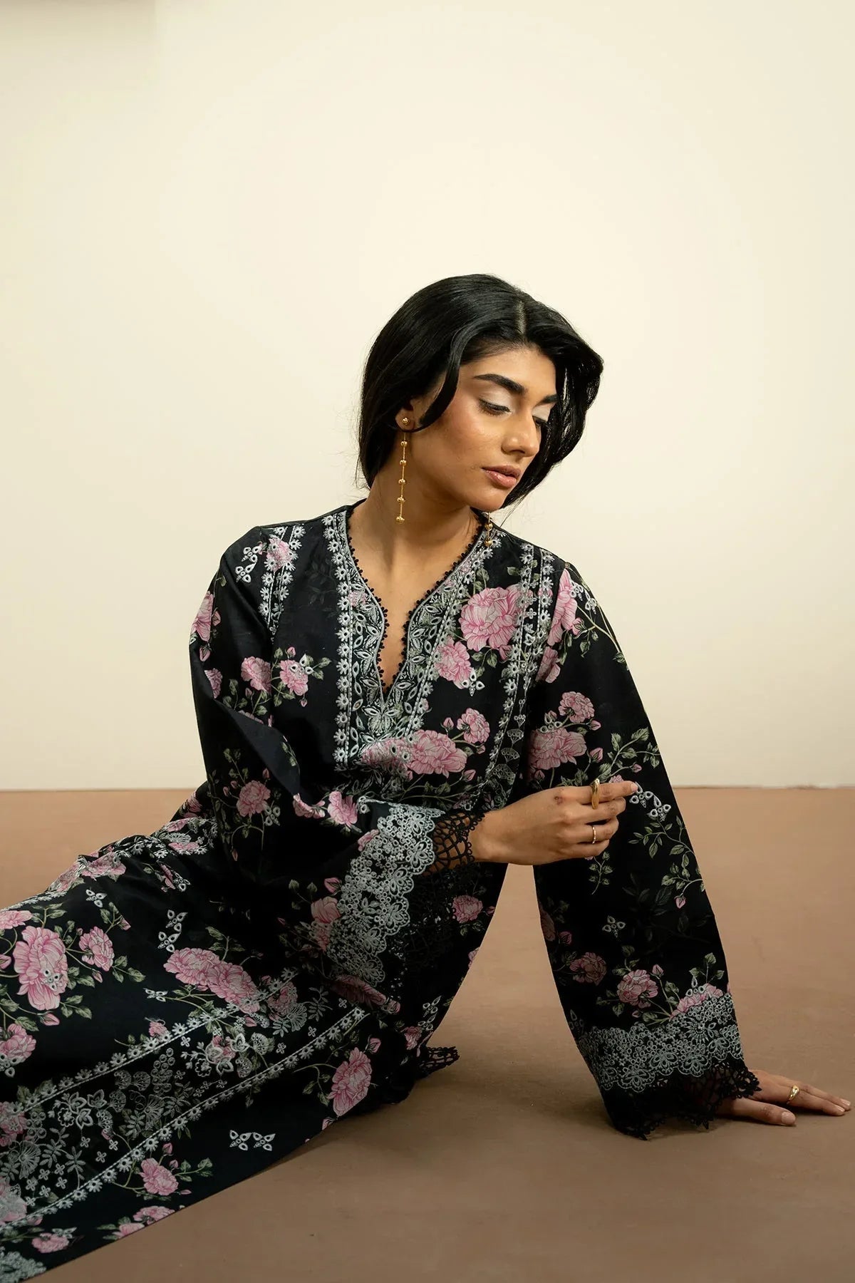 Ayzel | The Bare Minimum | ALYSSUM - Rang-e-Khaas