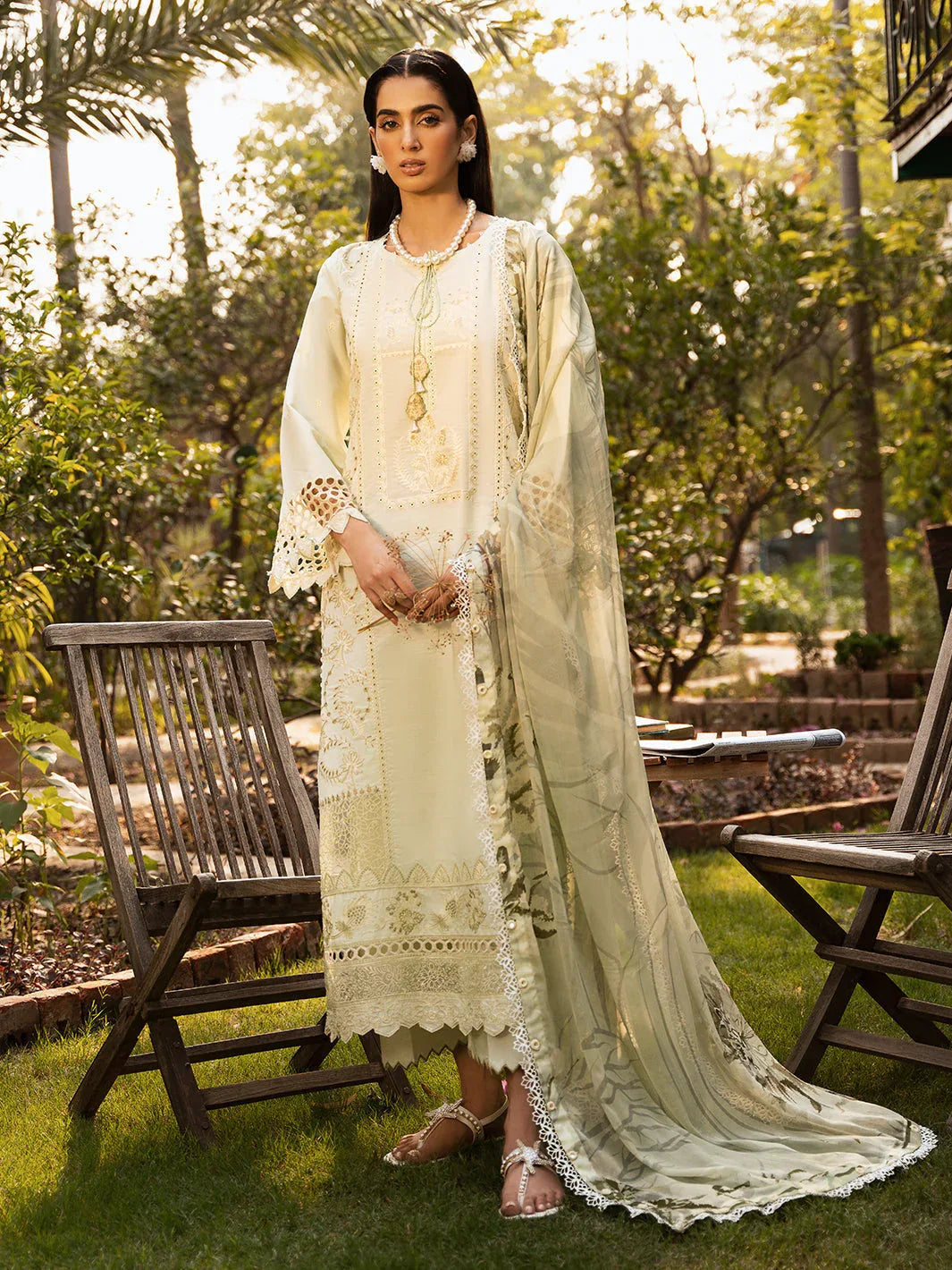 Izel | Dastak Luxury Lawn | SIRAA - Rang-e-Khaas