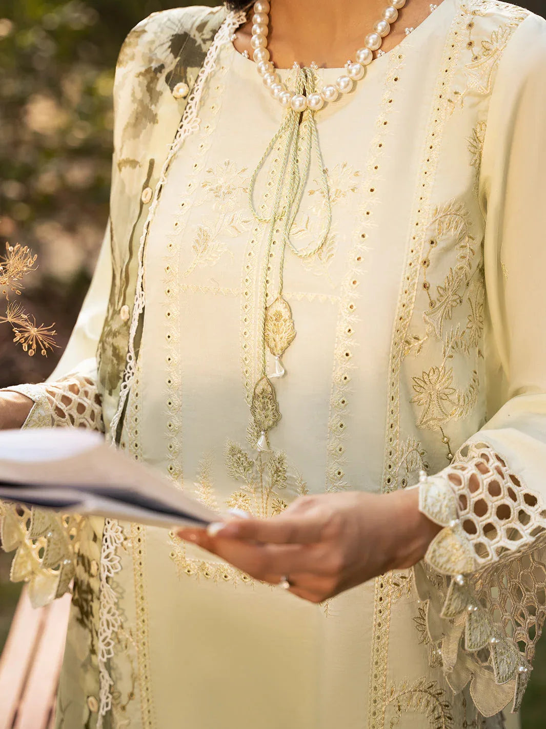 Izel | Dastak Luxury Lawn | SIRAA - Rang-e-Khaas