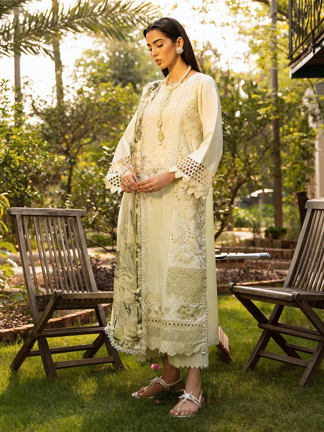 Izel | Dastak Luxury Lawn | SIRAA - Rang-e-Khaas