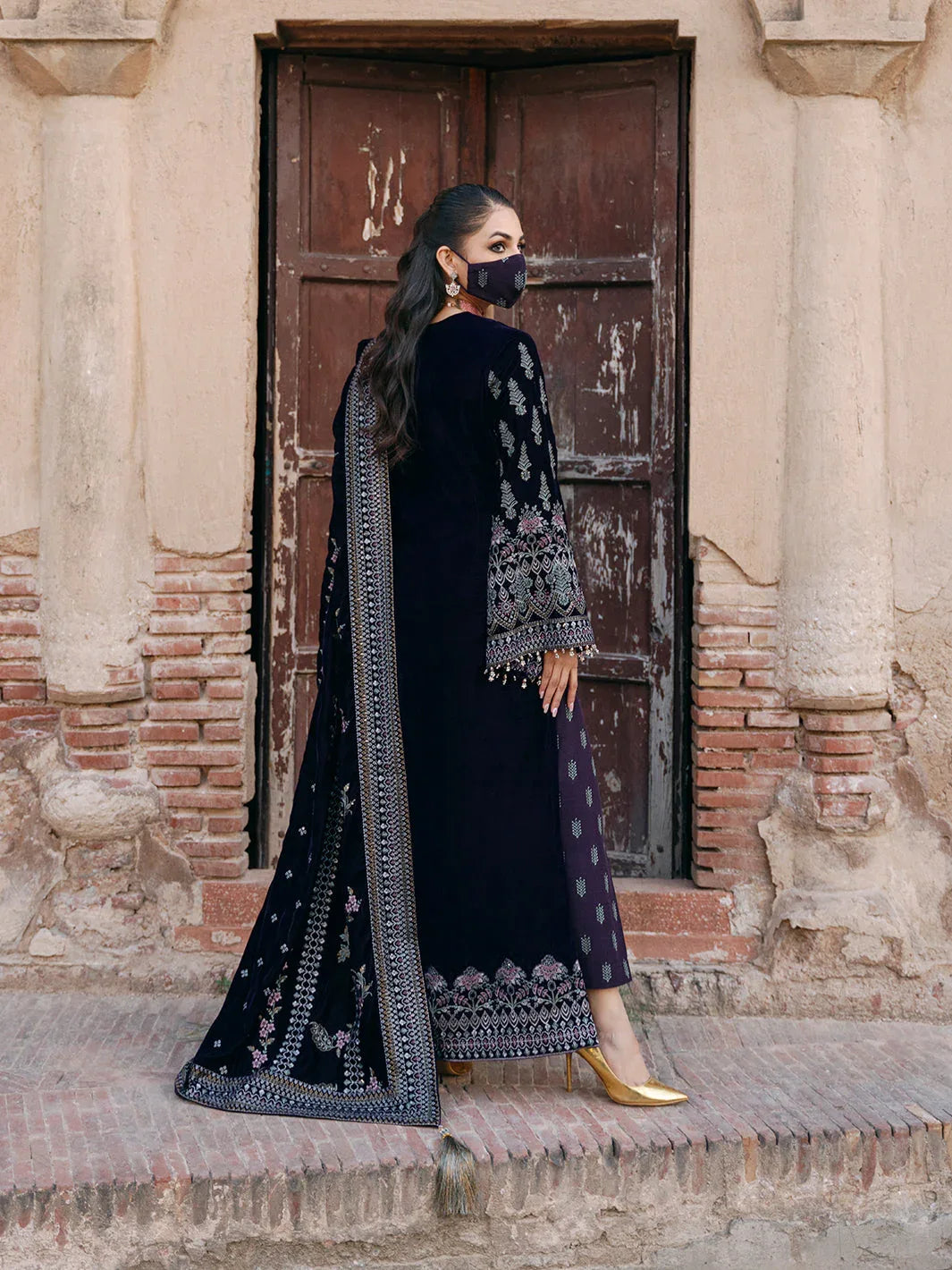 Flossie | Siara Velvet Formals | V-104 - A - Rang-e-Khaas