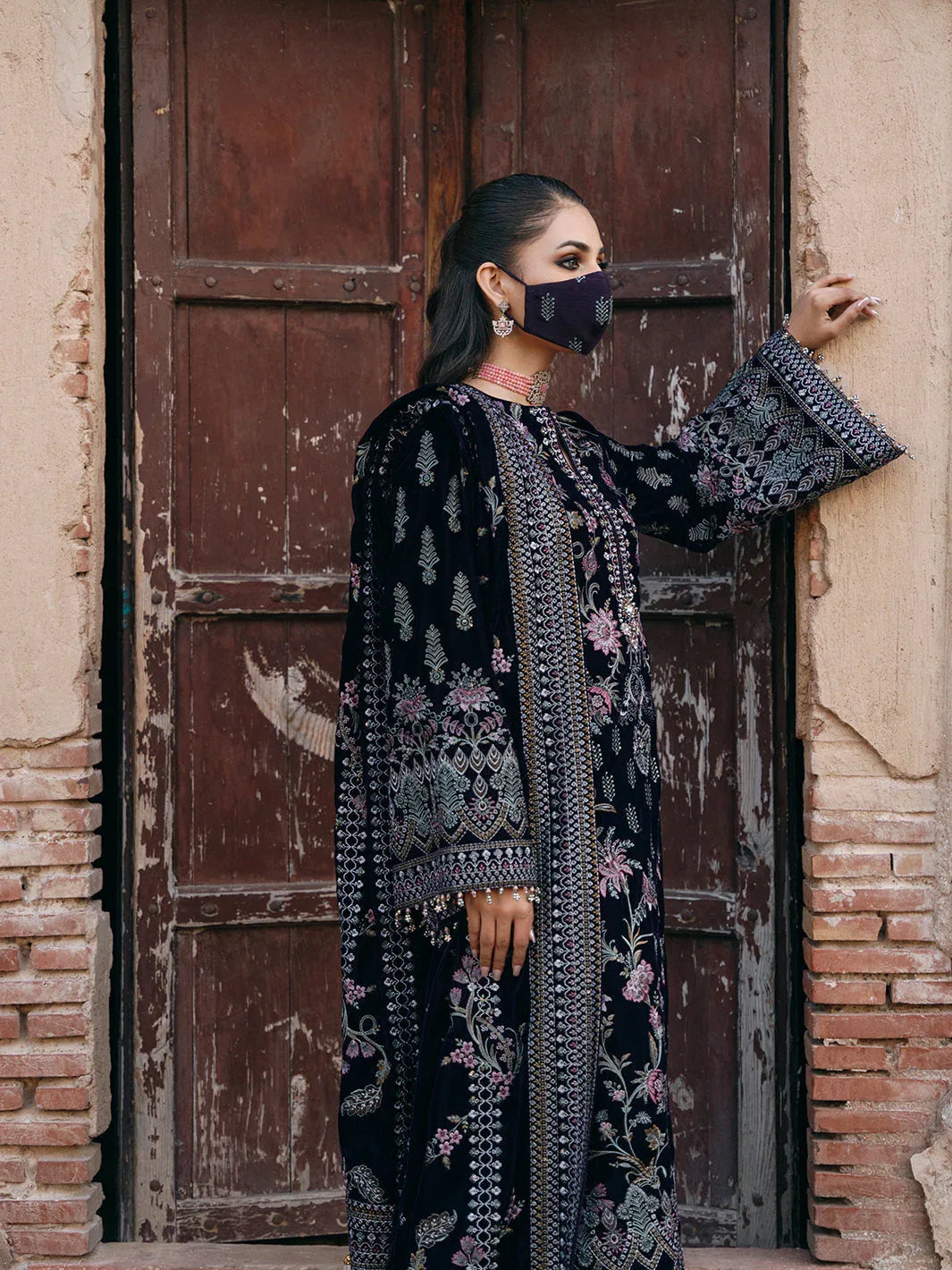 Flossie | Siara Velvet Formals | V-104 - A - Rang-e-Khaas