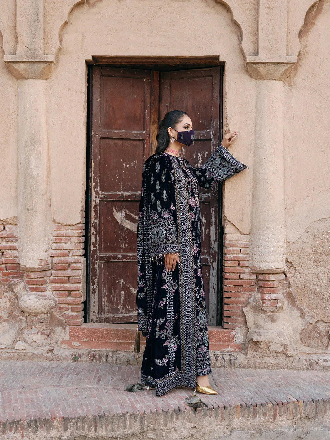 Flossie | Siara Velvet Formals | V-104 - A - Rang-e-Khaas